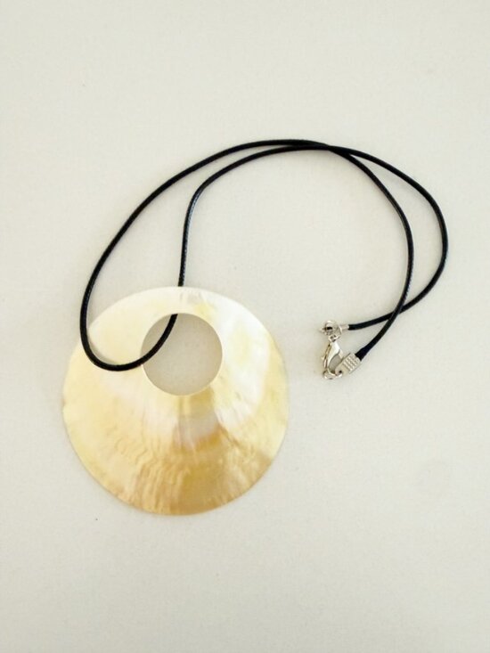 Shell Detail Ring Rope Necklace - Picture 2 of 6